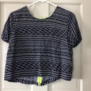 Patterned cropped tee with lime green detailing